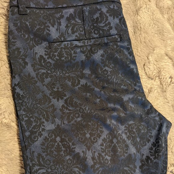 Old Navy Pixie Pants - Picture 5 of 8